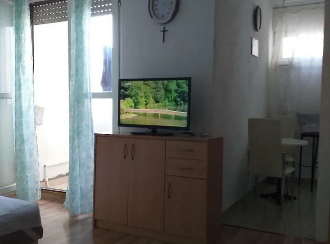 Ema Apartment
